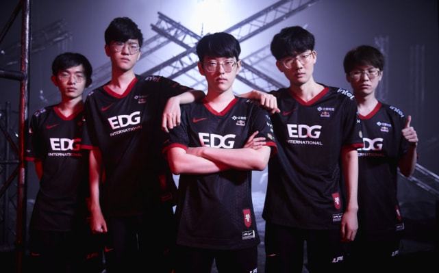 足的薪资空 足的薪资空