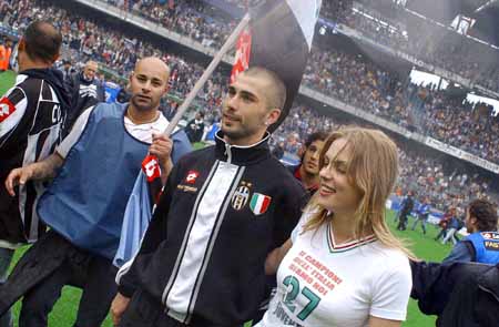 尤其在跨年 尤其在跨年